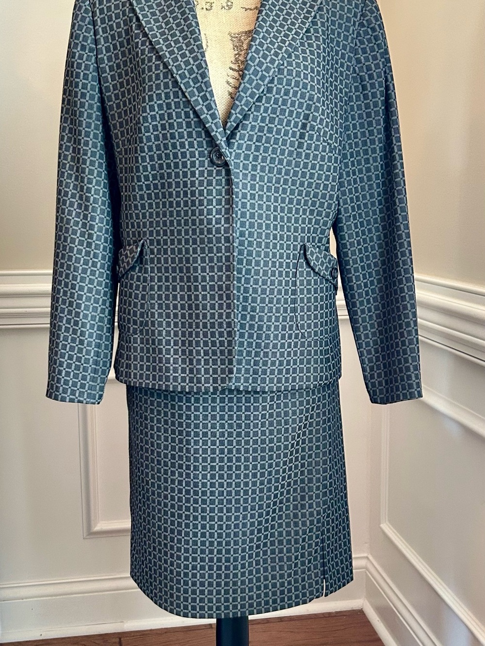 Tailored Charcoal Gray Geometric Women's Suit Jacket & Skirt